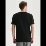 ⁦تيشيرت رجالي نص كم لون اسود⁩ - الصورة ⁦4⁩