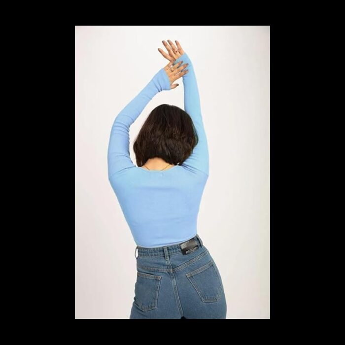 ⁦بلوزن قطنية بباقة رقبة مربعة للنساء لون ازرق فاتح⁩ - الصورة ⁦2⁩