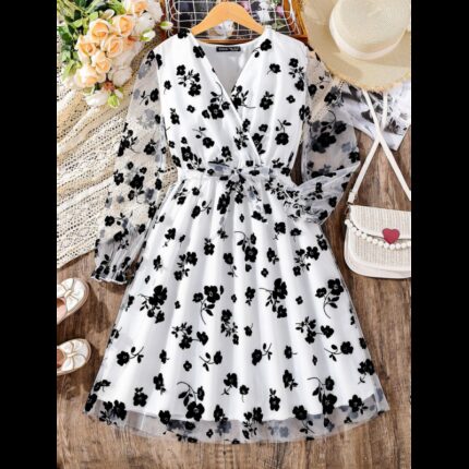 فستان بناتي لون ابيض مورد