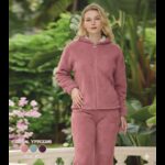 بجامة فرو نسائية بسحاب لون زهري