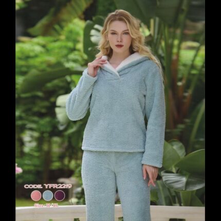 بجامة فرو نسائية قطعتين لون ازرق فاتج