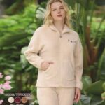 بجامة فرو نسائية قطعتين بسحاب لون بيج فاتح