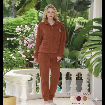 بجامة فرو نسائية بتصميم كتابة كاليفورنيا لون بني فاتح