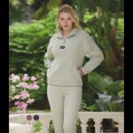 بجامة فرو نسائية بتصميم كتابة mimi لون أخضر فستقي