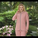 بجامة فرو نسائية بسحاب لون زهري