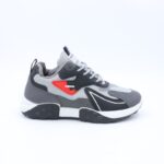 ⁦حذاء رياضي رجالي لون رمادي وأحمر⁩ - الصورة ⁦3⁩