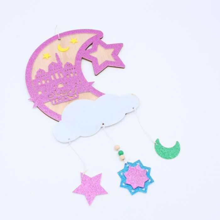 ⁦تعليقة خشب بتصميم هلال رمضان يجمعنا لون زهري طول 25 سم⁩ - الصورة ⁦2⁩