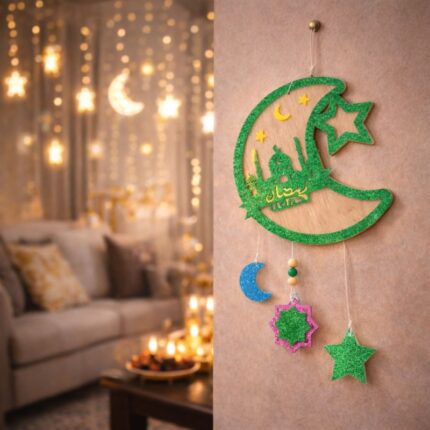 تعليقة خشب بتصميم هلال رمضان يجمعنا لون اخضر طول 25 سم