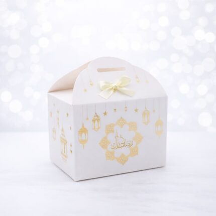 توزيعات كرتون مقوى رمضان مبارك لون ابيض وذهبي عدد 12