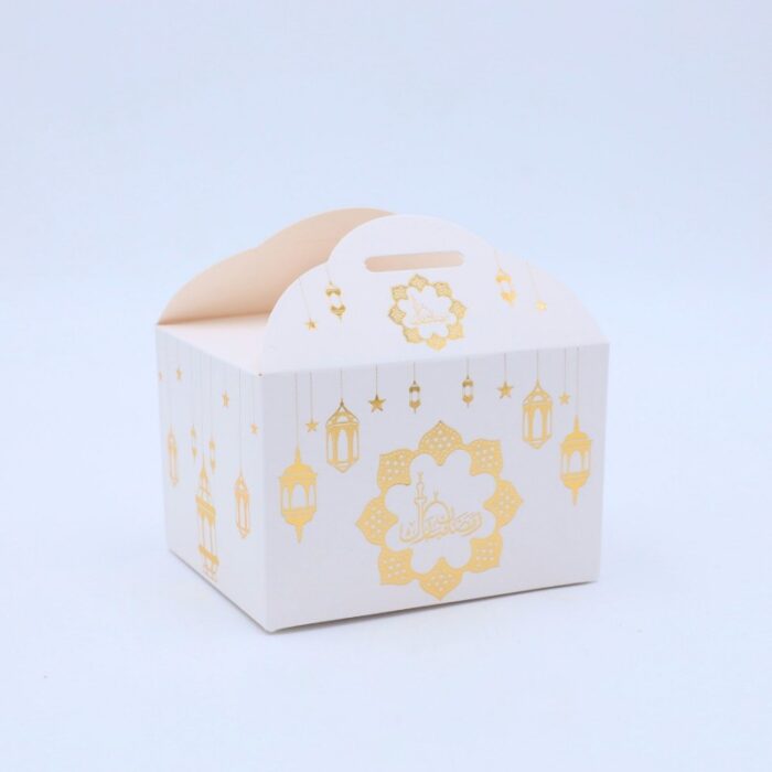 ⁦توزيعات كرتون مقوى رمضان مبارك لون ابيض وذهبي عدد 12⁩ - الصورة ⁦2⁩