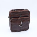 ⁦شنتة حقيبة كروس جلد 25×22 سم لكلا الجنسين لون بني⁩ - الصورة ⁦3⁩