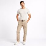 بنطلون رجالي قطن بتصميم جيوب جانبية لون بيج