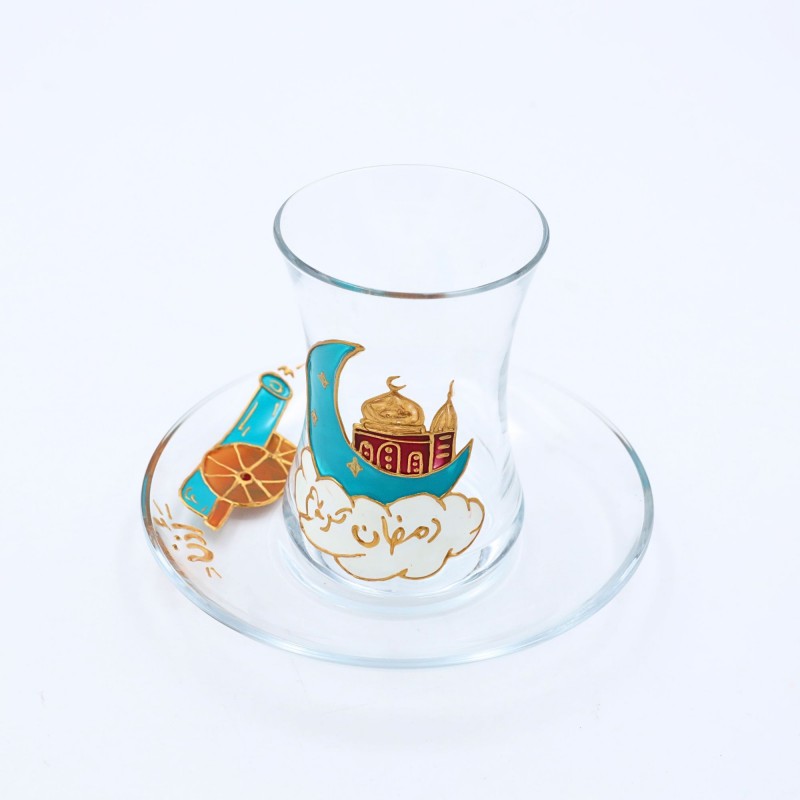 ⁦كاسه شاي تركي شفاف بتصميم رمضاني مع صحن ( رسم يدوي )⁩ - الصورة ⁦1⁩
