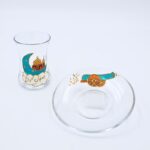 ⁦كاسه شاي تركي شفاف بتصميم رمضاني مع صحن ( رسم يدوي )⁩ - الصورة ⁦2⁩