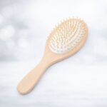 ⁦فرشاة شعر مدور خشب بتصميم احبك امي (قطعة واحدة)⁩ - الصورة ⁦2⁩